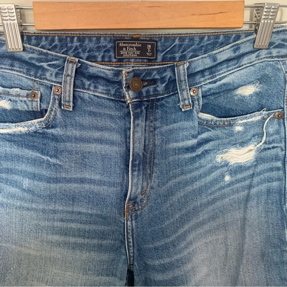 Abercrombie & Fitch High Rise Annie Distressed Girlfriend Jean Size 2/26 - Picture 9 of 9